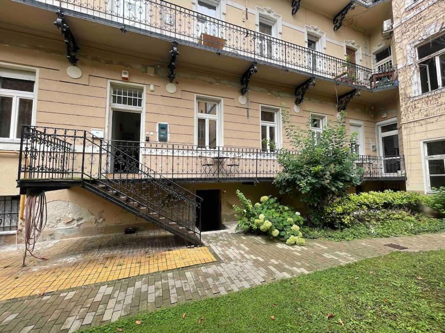 Knezits Spacious Ac Terrace Free Parking บูดาเปสต์ ภายนอก รูปภาพ